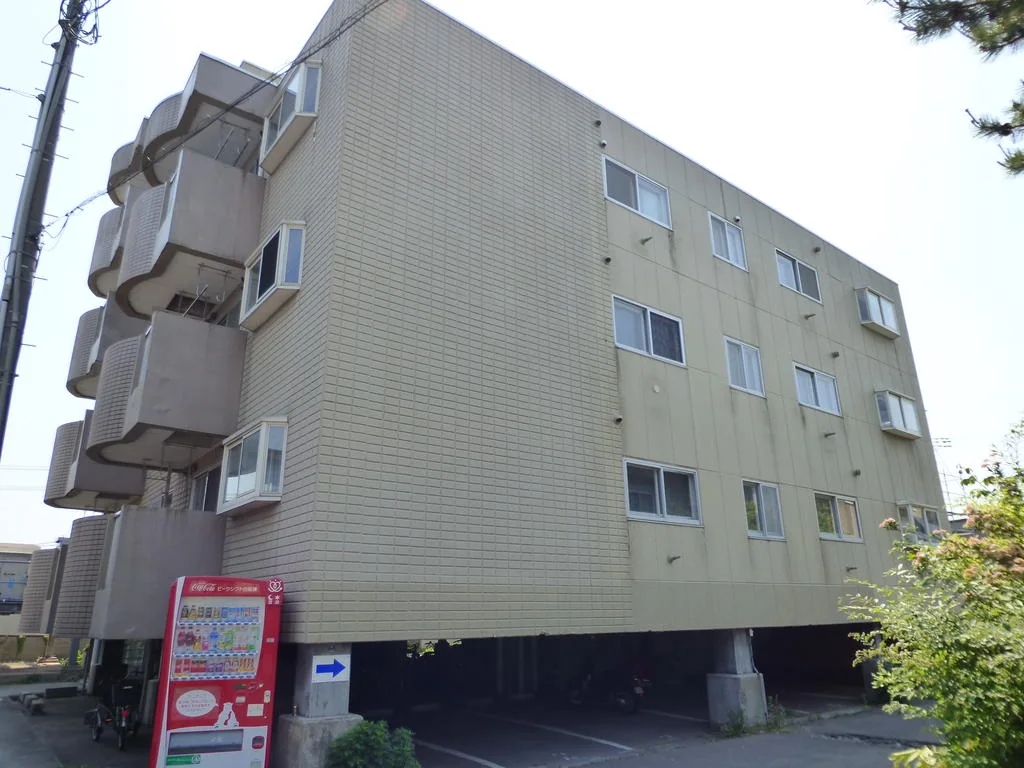 プレジデント北金沢 4-A号室 建物外観