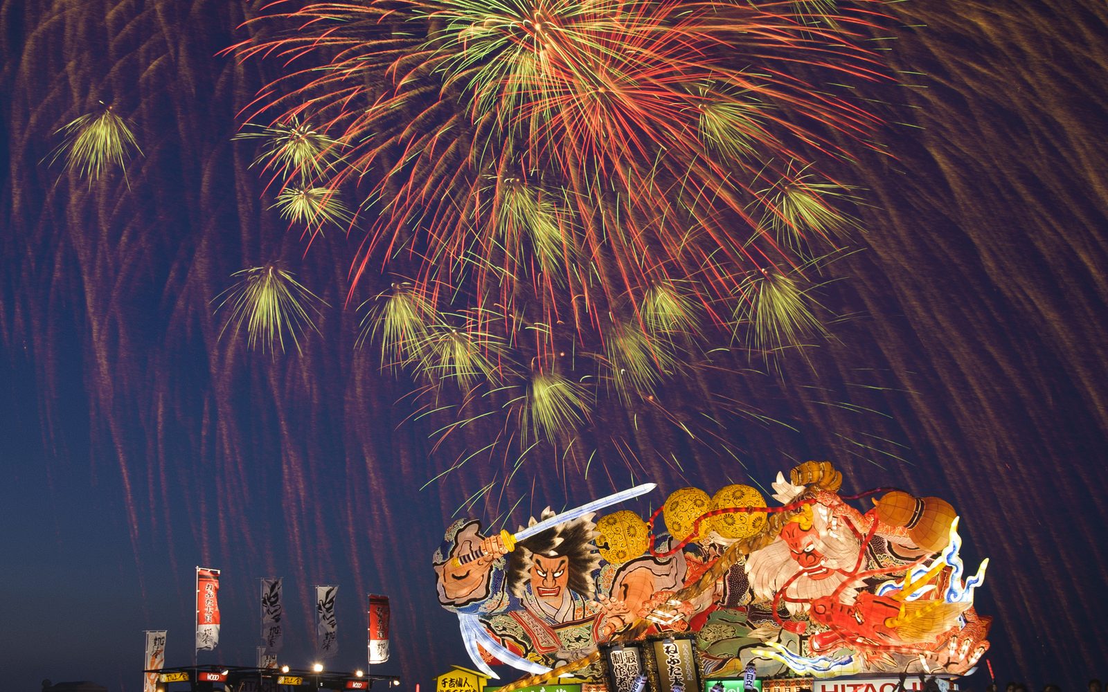 青森花火大会とねぶた海上運行