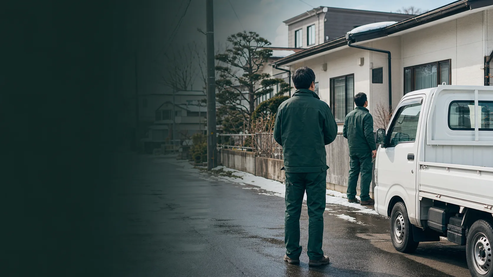 青森の住宅を確認する作業員のサービスイメージ