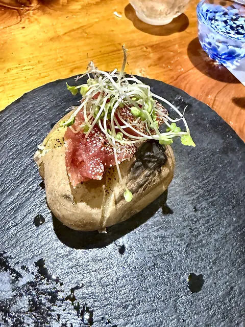 芽を飾ったじゃがバター明太子